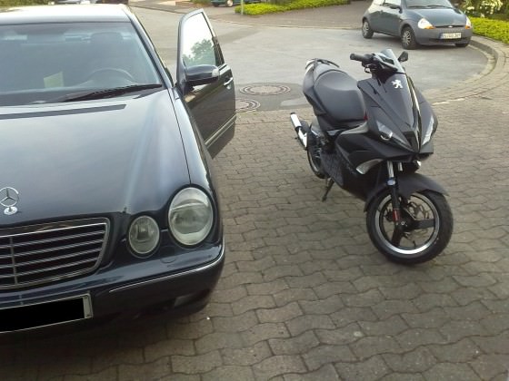 papis Karre mit meine Scooter ^^