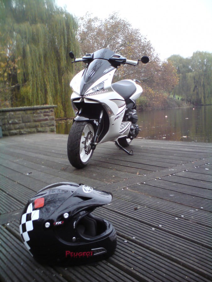 Der Scooter & Helm