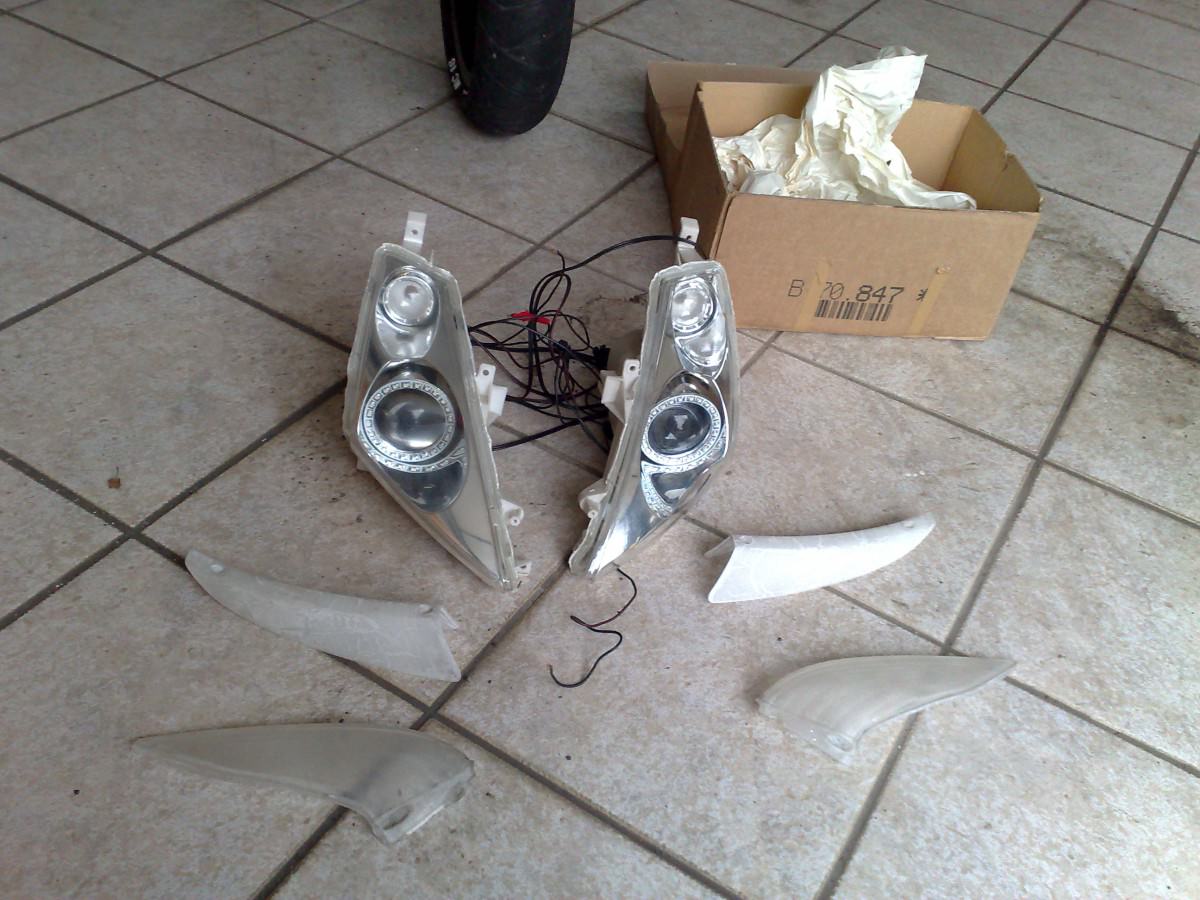 Angel Eyes, Chrom Scheinwerfer mit Xenon Brine, Blinkergläser und Rücklichtgläser im "Ice-Style"