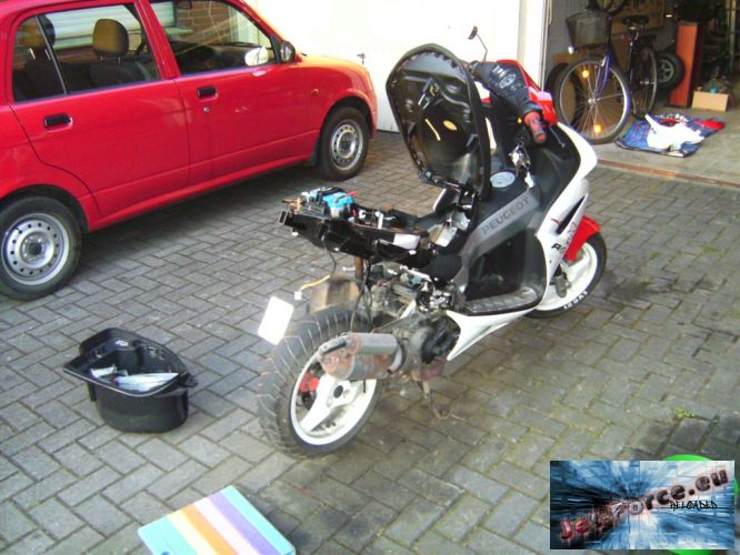 Jet Force C-Tech R Cup red moins...