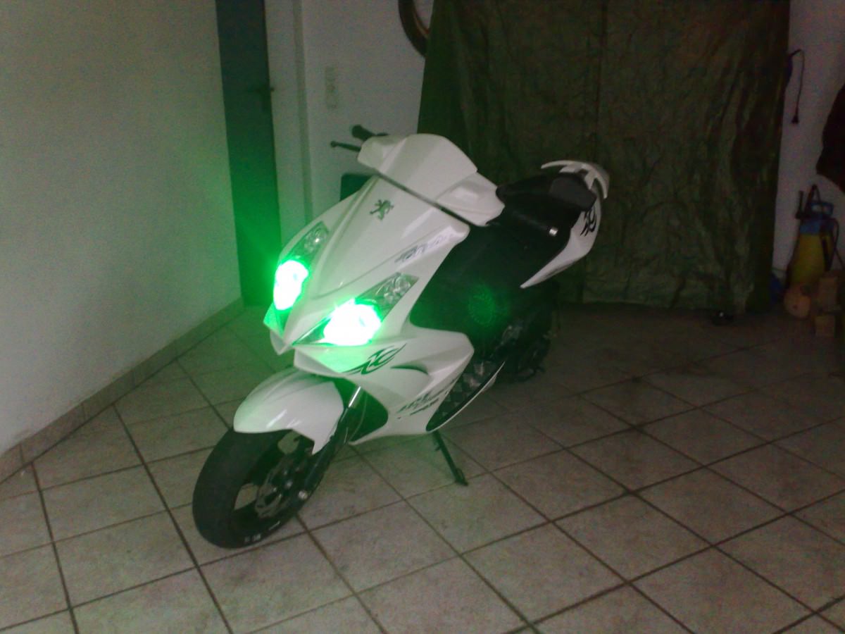 Angel Eyes, Chrom Scheinwerfer mit Xenon Brine, Blinkergläser und Rücklichtgläser im "Ice-Style"