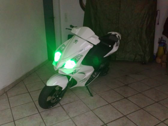Angel Eyes, Chrom Scheinwerfer mit Xenon Brine, Blinkergläser und Rücklichtgläser im "Ice-Style"