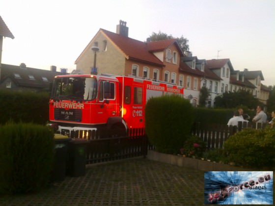 Wir vackeln unabsichtlich unseren baum beim grillen ab.
