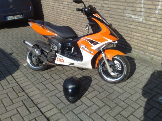 neue felgen dran und ori heck:) meine neue zip :)