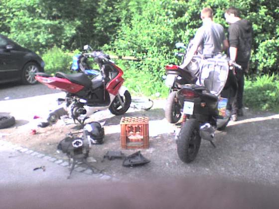 Schnell mal Motorblock gewechselt aufm öffentlichen Parkplatz :D:D