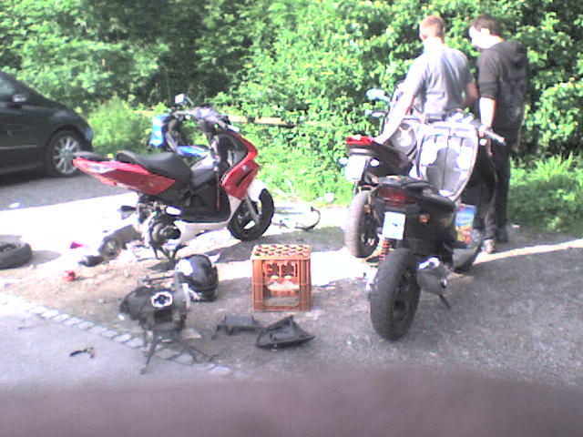 Schnell mal Motorblock gewechselt aufm öffentlichen Parkplatz :D:D