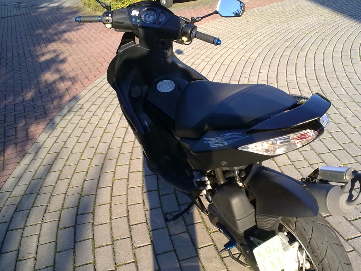 NEUE TEILE SIND DA ALLE IN BLAU (GRIFFE, BREMSHEBEL, KICKER & SEITENSTÄNDER)