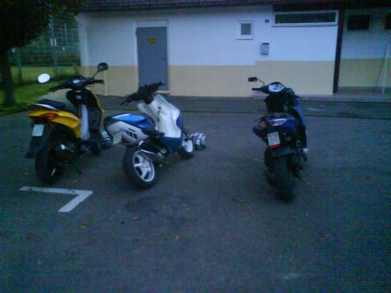 mit meim bro gelber roller is seiner ^^