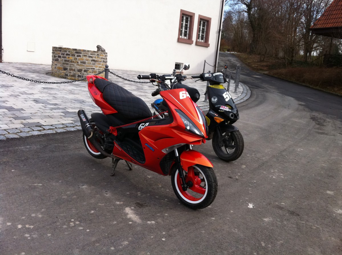 so würde er ohne aufkelber aussehen ist schon bissle old da bin ich noch auf street gefahren :)I