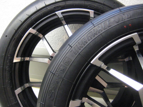 Gyronetics Spider Felgensatz & Stag6 R/T RACING Slicks