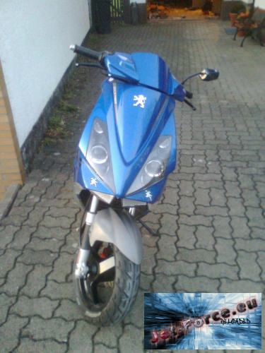 Auch ma mein Roller...ich weiß der Tankdeckel is extrem hässlich
