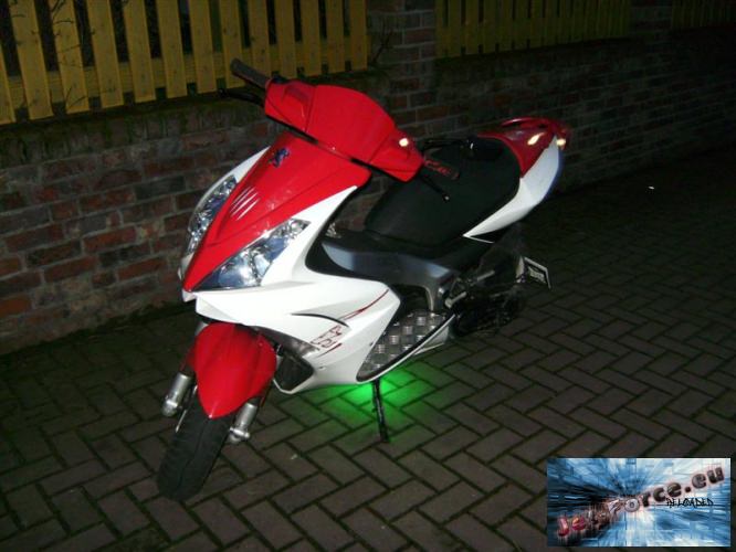 Jet Force C-Tech R Cup red moins...