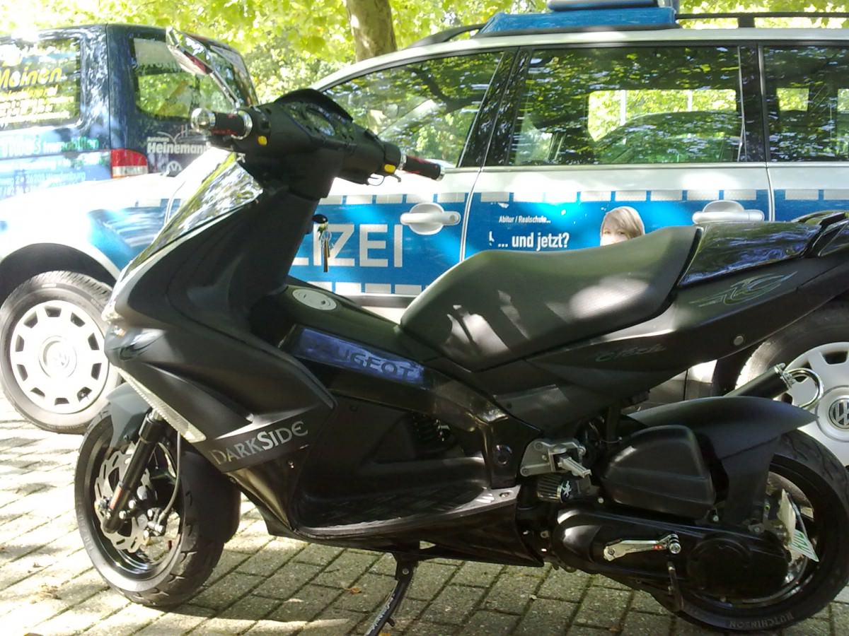 Nach Schulschluss auf unserem SchulParkplatz o.O