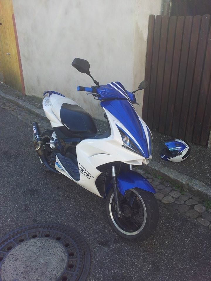 Blau Weißer R-Cup