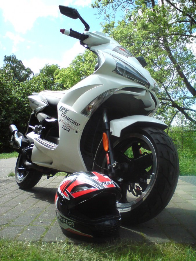 Der Sccoter+Helm