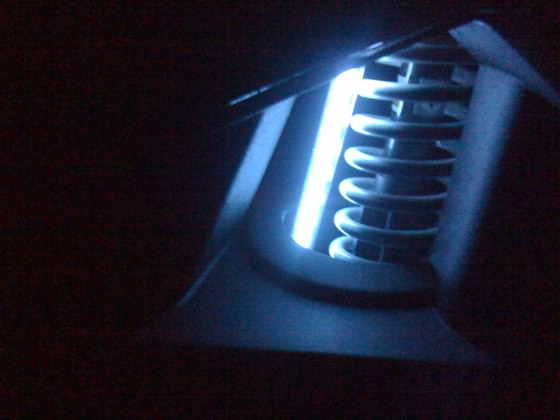Neon am Federbein