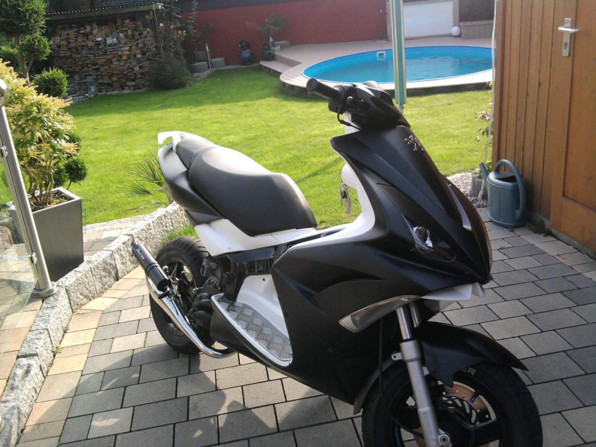 Fotoss :D versucht kratzer im mat weg zu bekommen vorne nicht geklappt :(