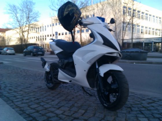 Vor der Schule :D
