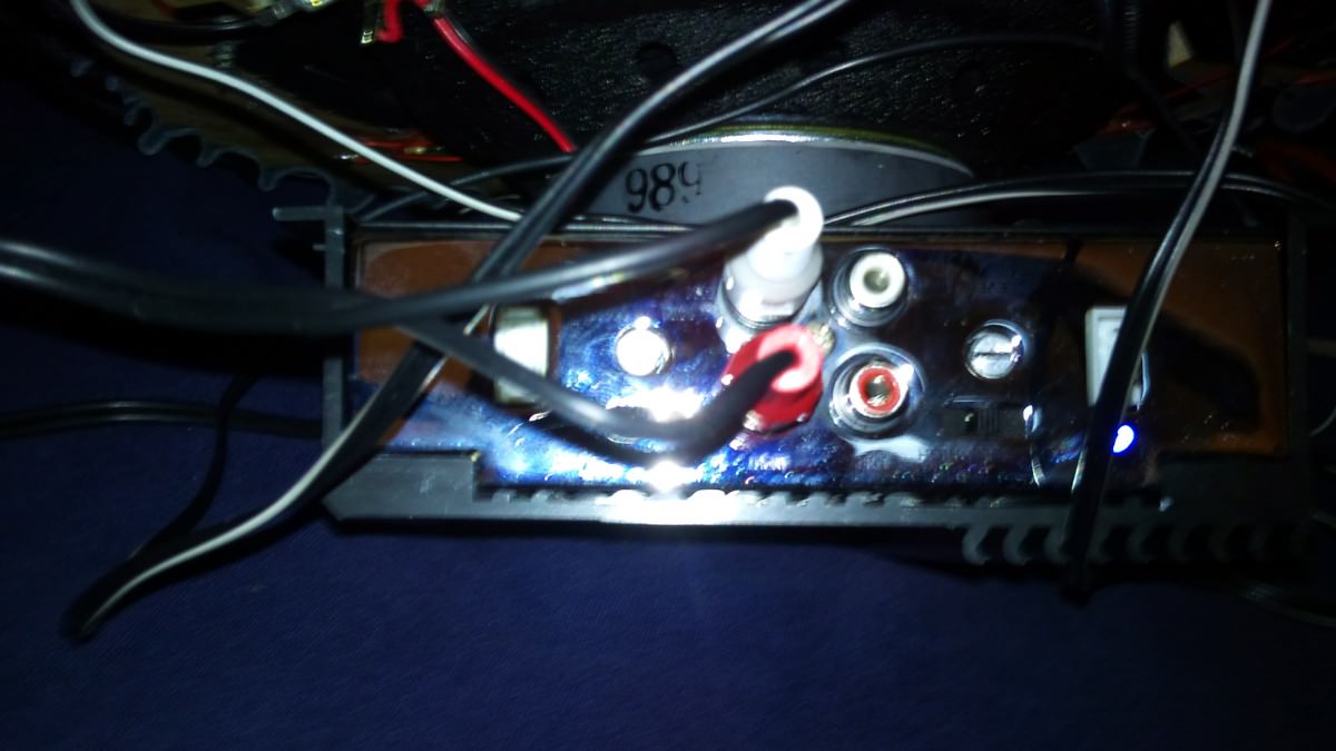 Hfa von OMA_IM_KOMA gibt keinen Ton von sich... Hab sie mal Testweise an eine 12V Batterie angeschlossen und an einen iPod Touch