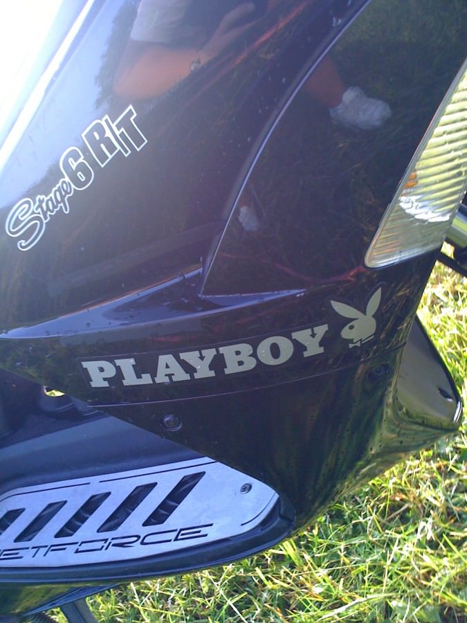 Playboy sticker dranlassen oder weg machen ?!