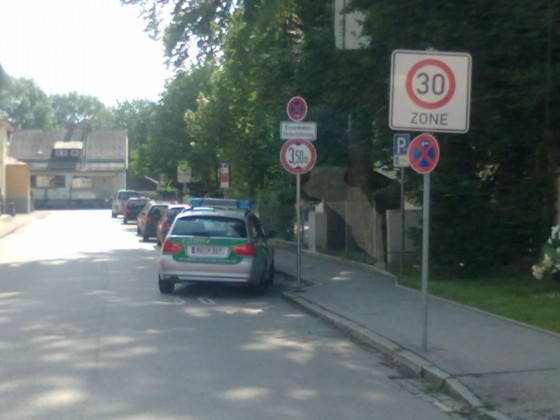 Wie die Polizei manchmal parkt ey...^^