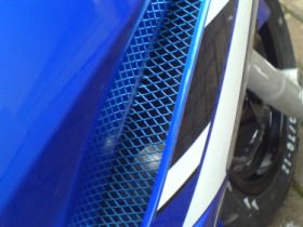 Racinggitter in den Luftschlitzen