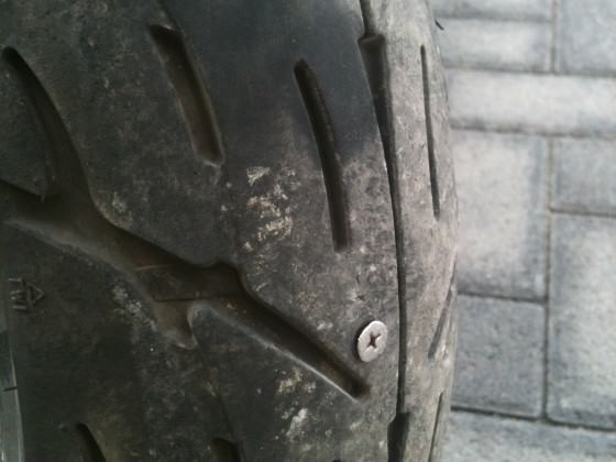 Schraube im Vorderreifen :/