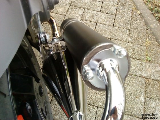 Auspuff und Seitenständer