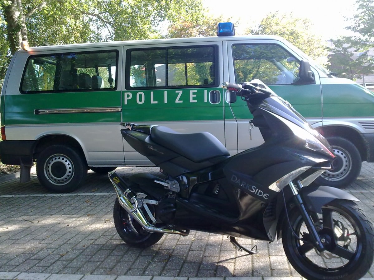 Nach Schulschluss auf unserem SchulParkplatz o.O