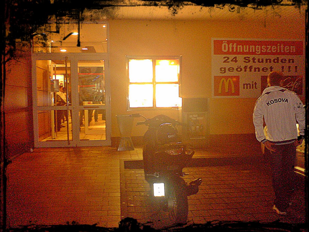 Dort traf ich gestern Abend B&W_Customs mit Jetty im Gepäck =)