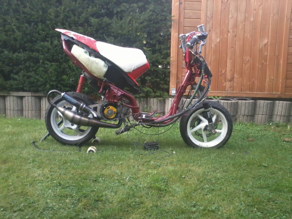 sr steht wieder mit neuem setup und fahrwerk :)