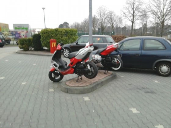 Spass bei mecces... neben an der typ mit der gummipuppe